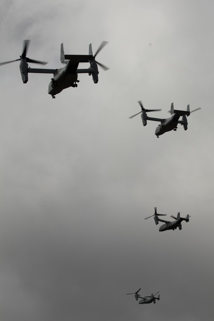 4 chiếc máy bay trực thăng vận tải đa năng MV-22B Osprey của Phi đội trực thăng tầm trung của Thủy quân lục chiến số 265, Đơn vị quân viên trinh Thủy quân lục chiến số 31 hoạt động tại trung tâm huấn luyện bay ở Vịnh ShoalWater, bang Queensland, Australia hôm 17/7/2013.